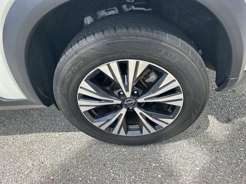 Certified 2023 Nissan Rogue SV FWD image 14