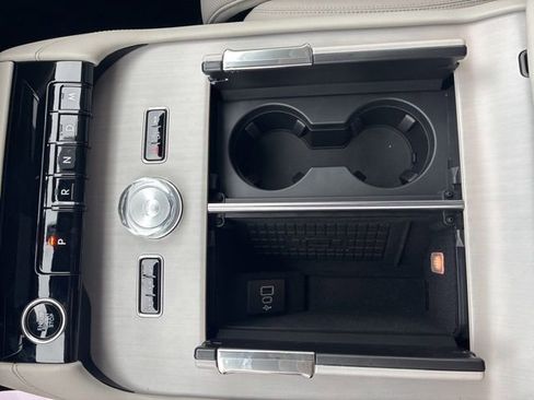 New 2026 Lincoln Navigator Reserve AWD/4WD image 16