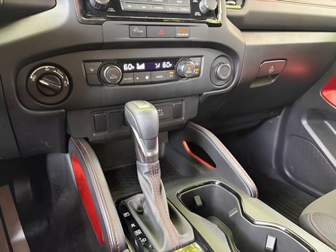 Used 2024 Nissan Frontier PRO-4X w/ Technology Package AWD/4WD image 19