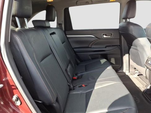 Used 2018 Toyota Highlander Limited image 12