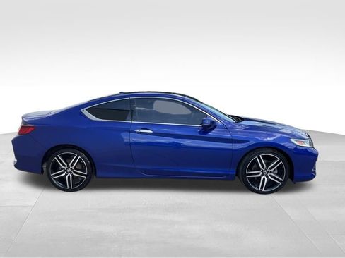 Used 2017 Honda Accord Touring image 4