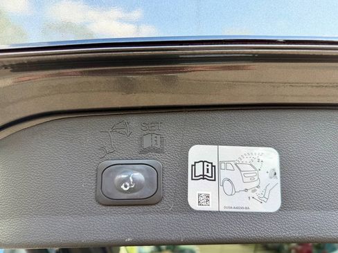 Used 2019 Ford Escape Titanium AWD/4WD image 21