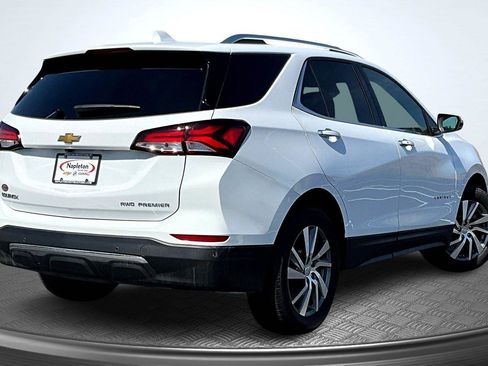 Used 2023 Chevrolet Equinox Premier image 2