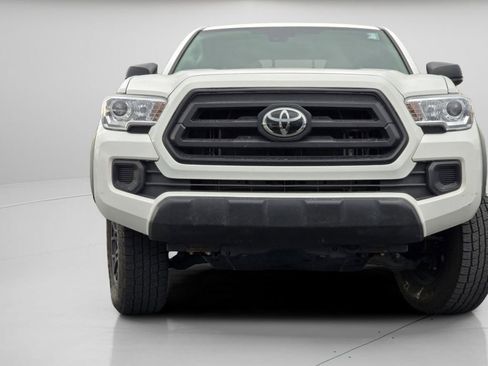 Used 2022 Toyota Tacoma SR image 3