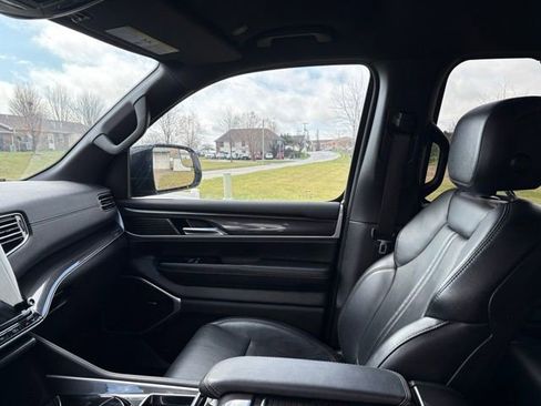 Used 2024 Jeep Wagoneer 4WD w/ Convenience Group I image 15