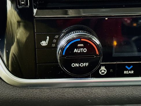 Used 2023 Nissan Rogue SL w/ SL Premium Package image 4