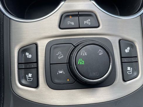 Used 2024 GMC Terrain Denali w/ Black Diamond Edition image 28