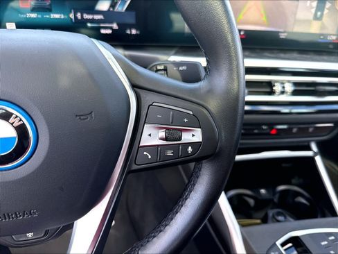 Used 2023 BMW i4 eDrive40 RWD image 14