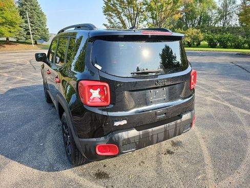 Used 2020 Jeep Renegade Altitude AWD/4WD image 3