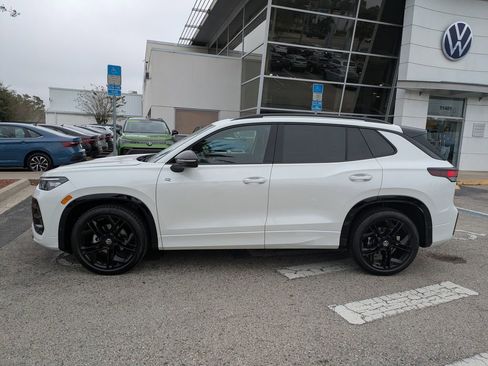 New 2026 Volkswagen Tiguan SE R-Line FWD image 3