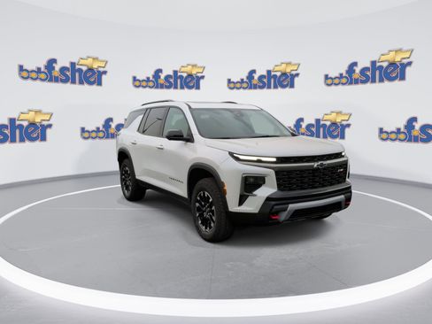 Certified 2025 Chevrolet Traverse Z71 w/ Enhanced Driving Package image 2