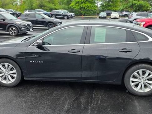 Used 2019 Chevrolet Malibu LT w/ Leather Package FWD image 3