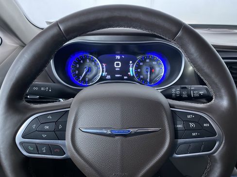 Used 2017 Chrysler Pacifica Touring-L Plus image 3