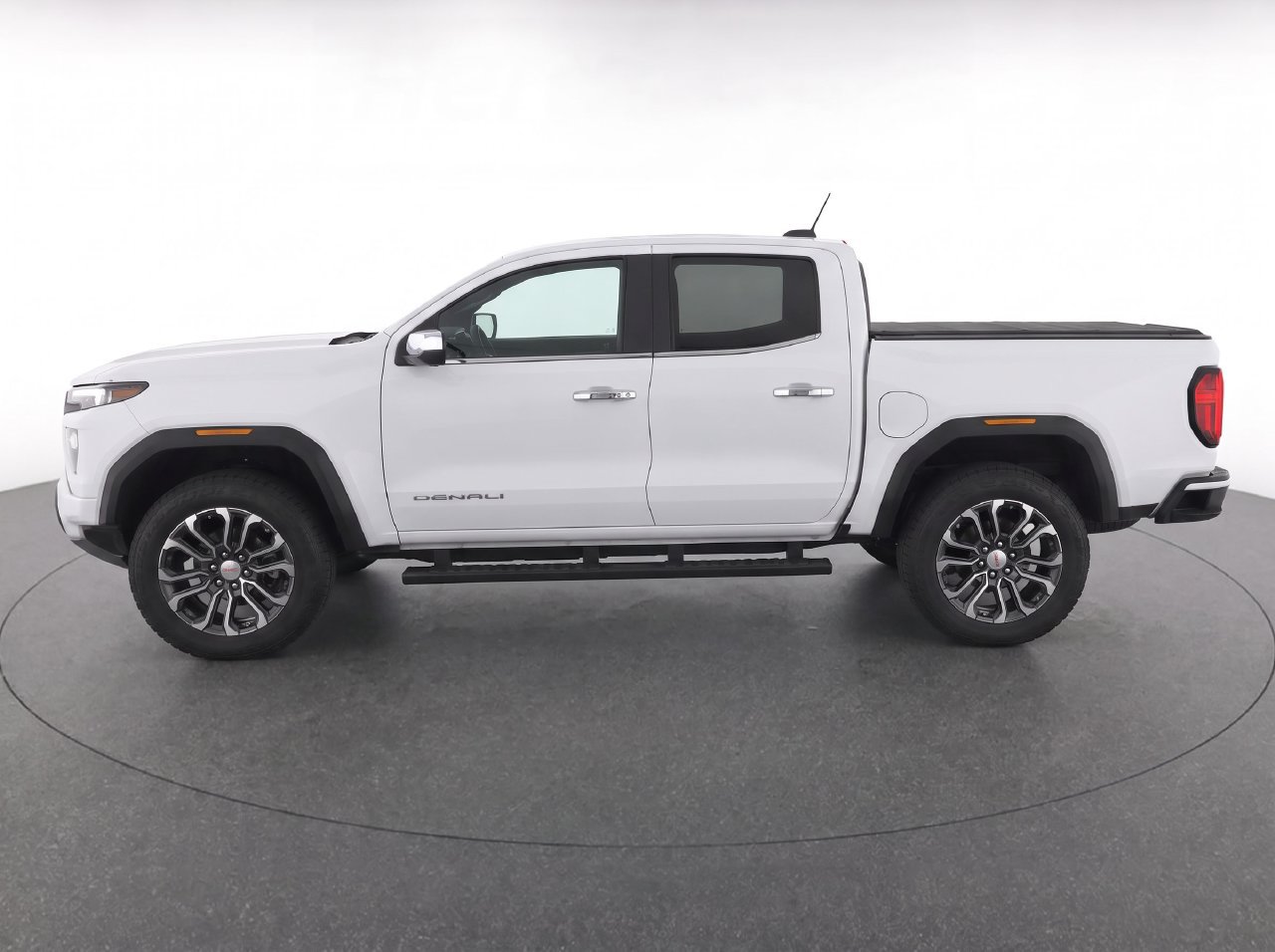 Used 2024 GMC Canyon Denali AWD/4WD image 6