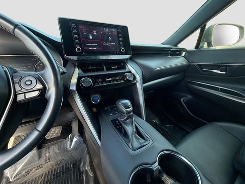Used 2022 Toyota Venza XLE image 24