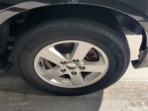 Used 2012 Dodge Grand Caravan SXT image 28