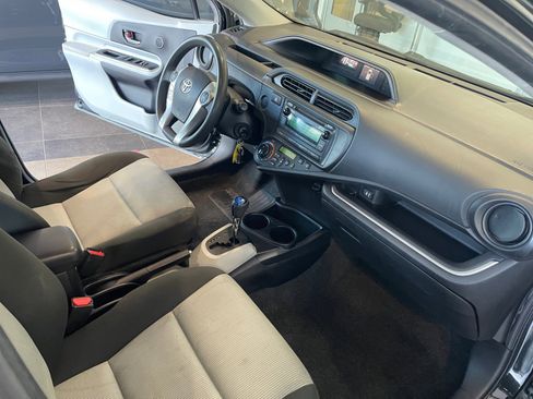 Used 2014 Toyota Prius C Two image 28