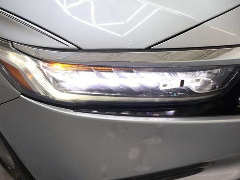 Used 2018 Honda Accord EX image 27