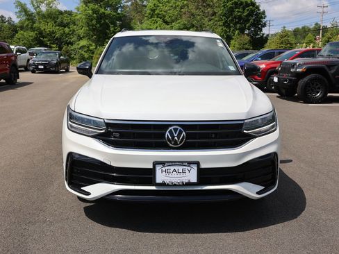 Used 2022 Volkswagen Tiguan SE R-Line AWD/4WD image 2