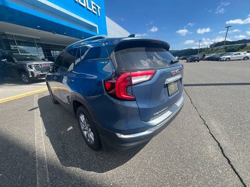 Used 2024 GMC Terrain SLT AWD/4WD image 8