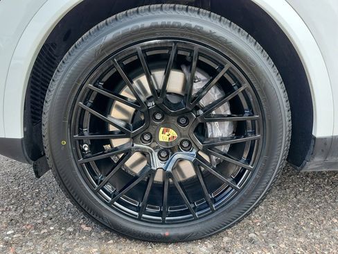 Used 2023 Porsche Cayenne Coupe AWD/4WD image 16
