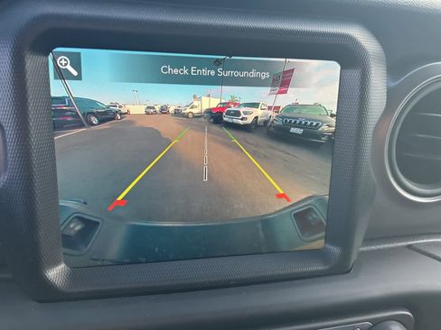 Used 2021 Jeep Gladiator Sport image 38