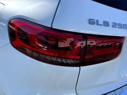 Certified 2022 Mercedes-Benz GLB 250 4MATIC image 25