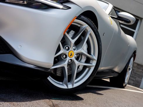 Used 2022 Ferrari Roma RWD image 2