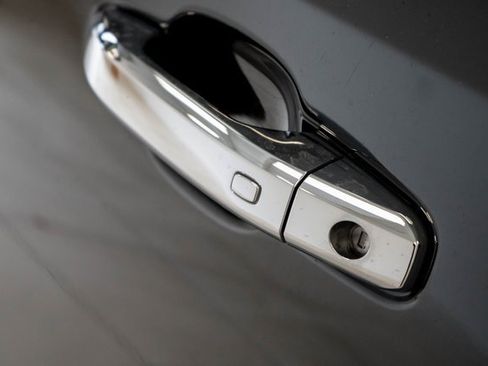 Used 2024 GMC Sierra 1500 SLT image 10