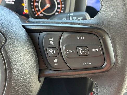 Used 2025 Jeep Gladiator Rubicon AWD/4WD image 31