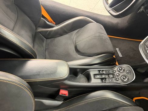 Used 2019 McLaren 570S Spider RWD image 40