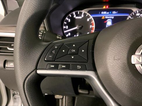 Used 2025 Nissan Altima 2.5 SV image 18