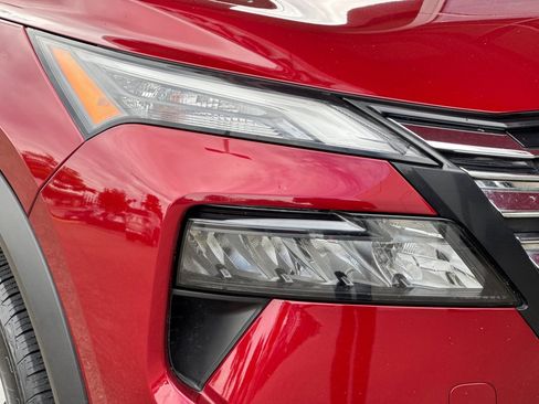 Used 2025 Nissan Rogue SV AWD/4WD image 12