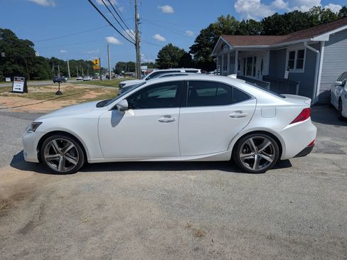 Used 2018 Lexus IS 300 w/ Comfort Package RWD image 3