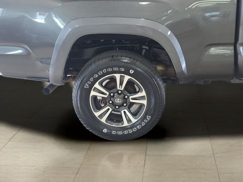 Used 2016 Toyota Tacoma TRD Sport w/ Towing Package AWD/4WD image 31