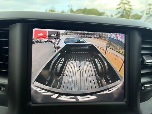 Used 2024 RAM 2500 Tradesman w/ Chrome Appearance Group image 16