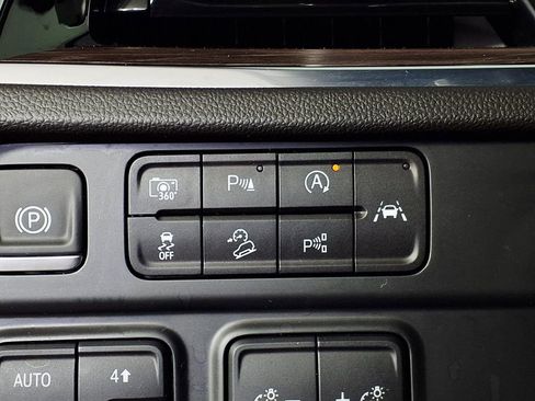 Used 2025 Chevrolet Tahoe Z71 w/ Comfort Package image 20