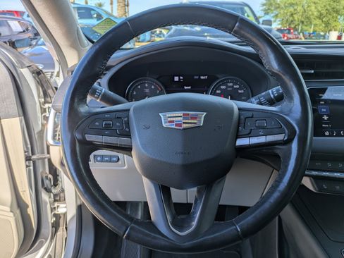 Used 2021 Cadillac XT4 Premium Luxury image 28