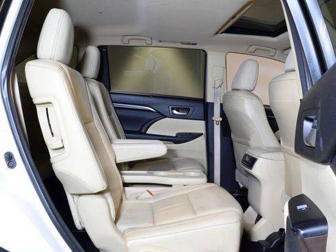 Used 2015 Toyota Highlander Limited AWD/4WD image 32