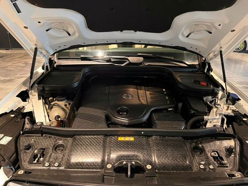 Used 2024 Mercedes-Benz GLS 450 4MATIC image 9