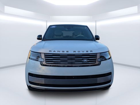Used 2025 Land Rover Range Rover SV image 8
