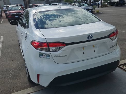 Used 2023 Toyota Corolla LE w/ Carpet Mat Package (TMS) FWD image 5