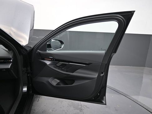 New 2025 BMW 530i w/ Premium Package image 18