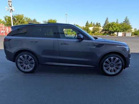 Used 2024 Land Rover Range Rover Sport Dynamic SE AWD/4WD image 4
