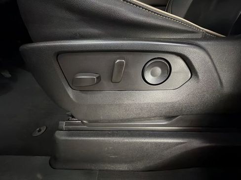 Certified 2023 GMC Yukon XL SLT image 12