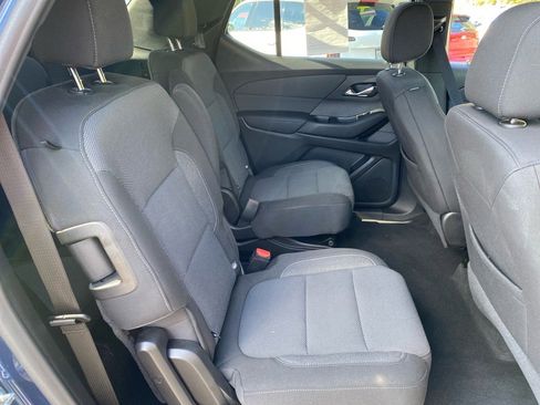 Used 2022 Chevrolet Traverse LT image 25