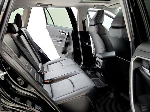 Used 2021 Toyota RAV4 XLE Premium AWD/4WD image 18