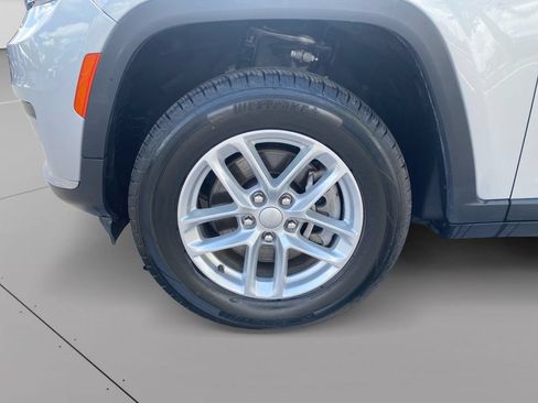 Used 2023 Jeep Grand Cherokee L Laredo RWD image 26