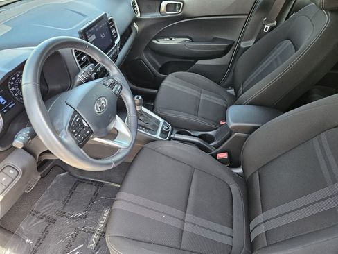 Used 2022 Hyundai Venue SEL w/ Cargo Package FWD image 2