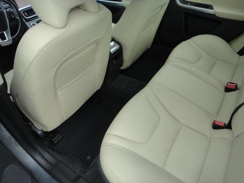 Used 2018 Volvo S60 T5 Inscription image 13